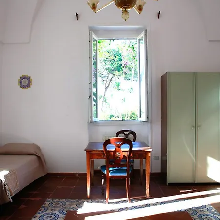 Tara Oda ve Kahvaltı Lecce